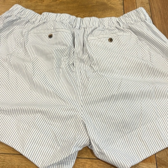 Old Navy Blue and White Striped Women's Shorts - Picture 4 of 4